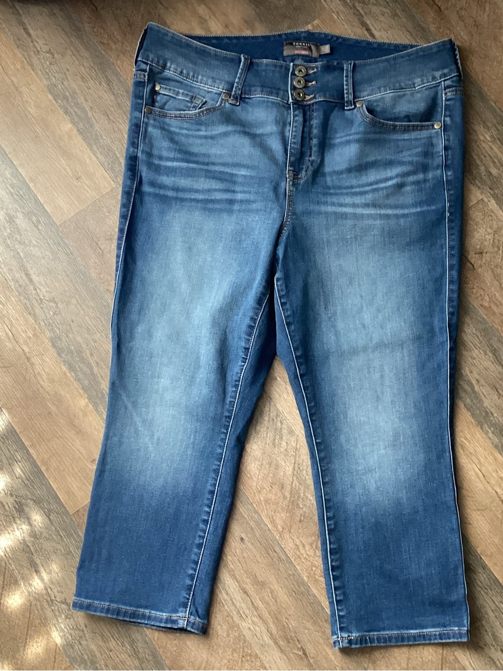 torrid Blue Stretch Cropped Jeggings - Mid Wash